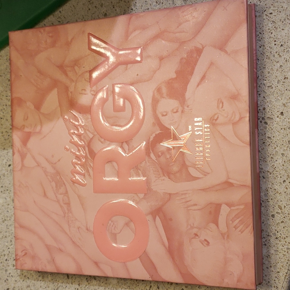 Jeffree star orgy mini pallette